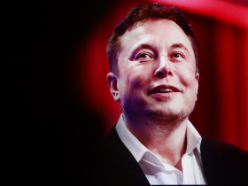 影／特斯拉「1兆美元」薪酬留住馬斯克，拿75%支持率、機器人嗨舞歡慶…未來還要加碼持股至25%！