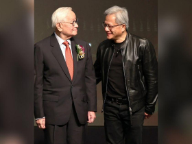 黃仁勳來了！首站台南參訪台積電3奈米廠、明天再去運動會「碰面張忠謀老友們」，還會帶啥好消息？