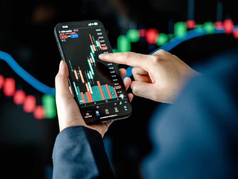 年化12%直追高股息！00891、00947...10檔半導體ETF比一比，達人點名「這黑馬」股價還在1字頭、股息價差雙賺