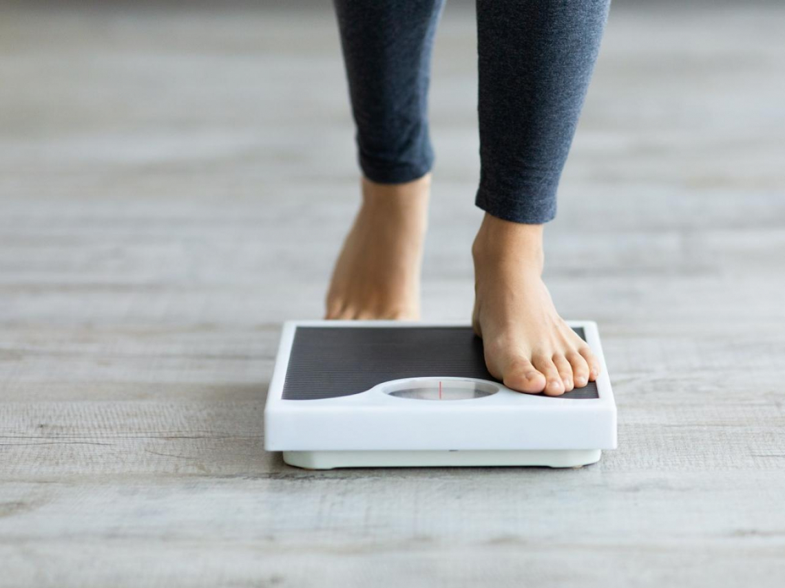 少吃多動也沒用？她半年胖6公斤好冤枉！醫揭「圍更年期」真相：10招穩胰島素、甩脂不復胖