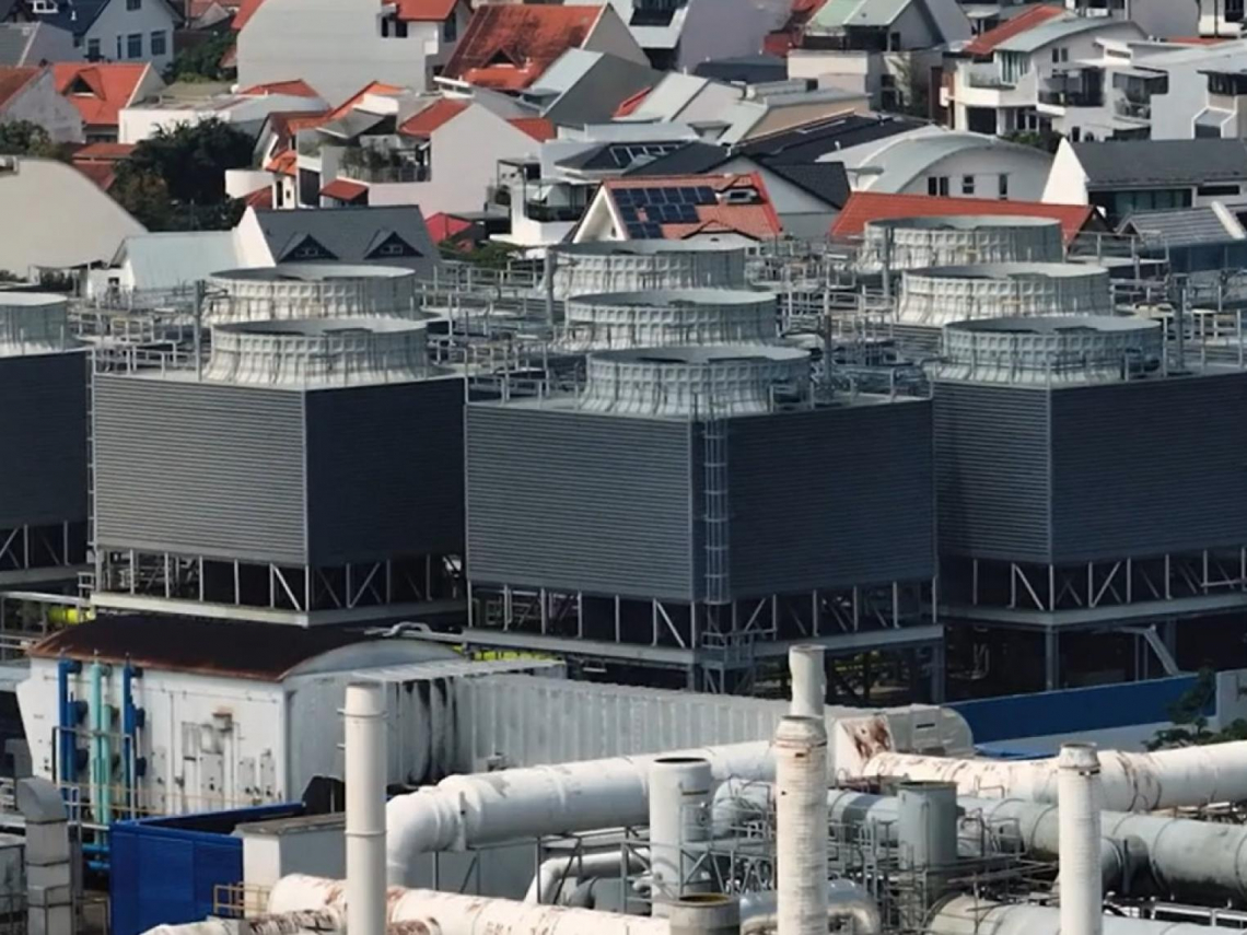 土地稀缺的新加坡，如何靠集中供冷系統幫半導體廠省電20%、減碳12萬噸？相當於少10萬輛車碳排