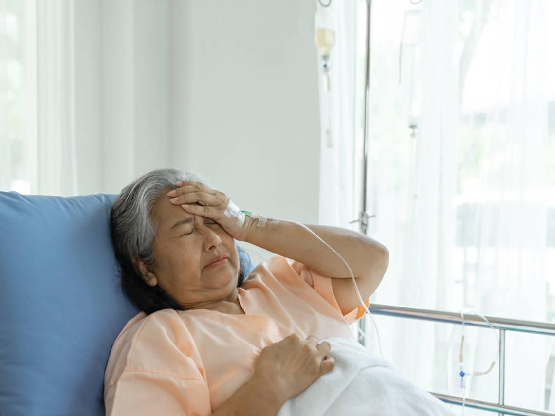 6千萬存款已無意義！68歲退休銀行員「吝嗇健檢2千塊」，罹癌躺病床懊悔：只能「數著天花板斑點」度過餘生