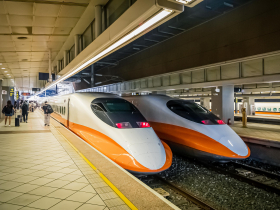 高鐵自由座通勤塞爆！傍晚「加班車」時間表出爐…苦主們哀號：上班等3班列車、花1小時才上車