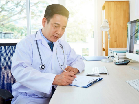 過了85歲，沒人能躲過失智、癌細胞！醫解剖百位長者悟出「晚年幸福秘訣」：越早懂，老後越快樂