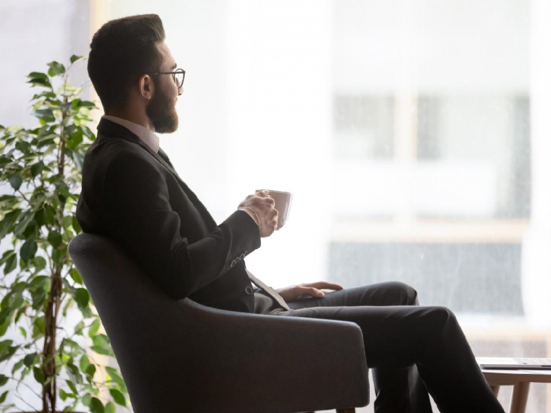 為什麼荷蘭老公下午3點一定要發呆？台灣女生嫁到歐洲的職場反思：暫停15分鐘，把「大腦洗乾淨」效率更高