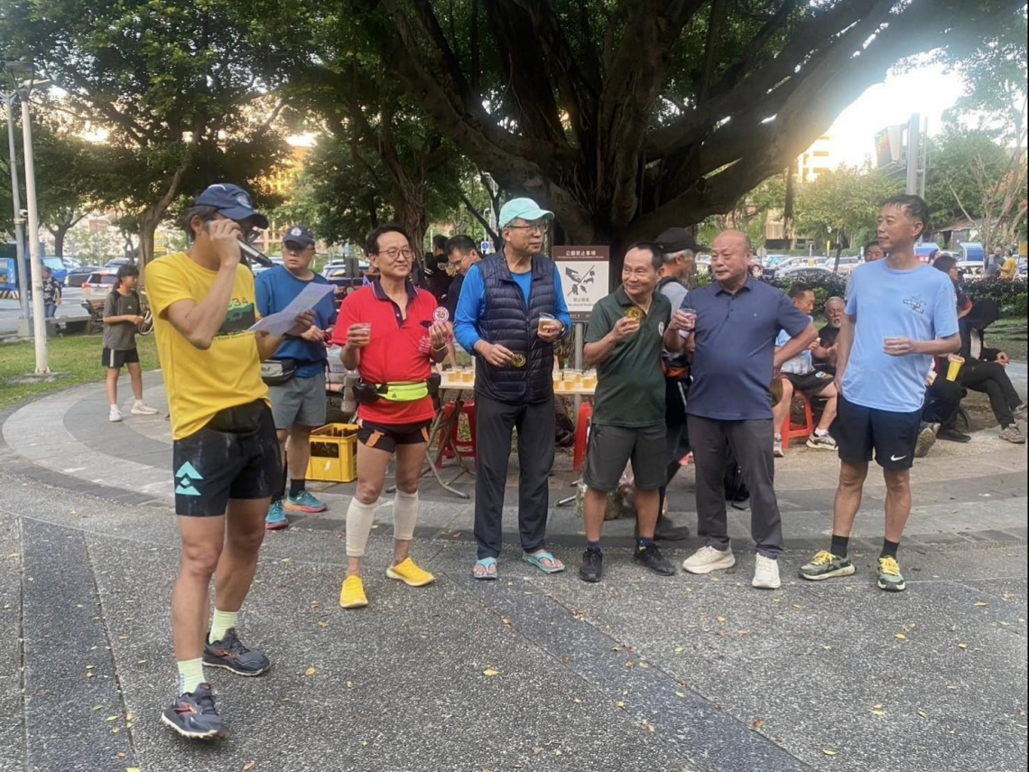 堅持33年、完成台北捷兔1100次！70歲前挑戰1200次…謝金河自嘲已是捷兔「方丈」：人生一年一年老