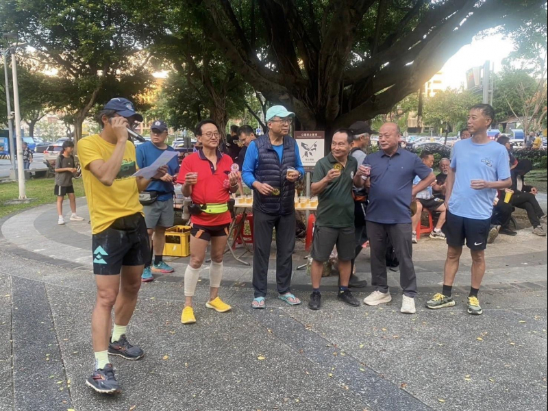 堅持33年、完成台北捷兔1100次！70歲前挑戰1200次…謝金河自嘲已是捷兔「方丈」：人生一年一年老