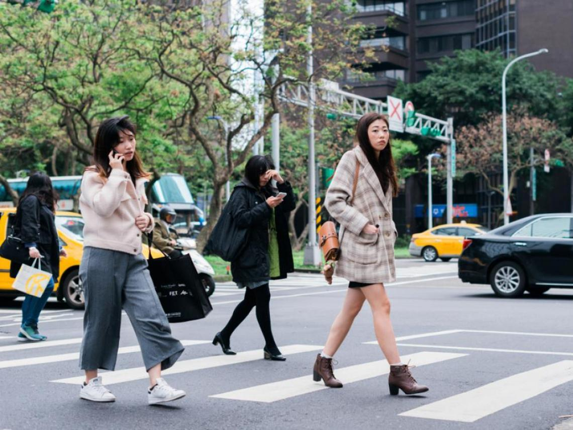 天氣／12度低溫還有？玉山降初雪，一圖看兩階段濕冷變化！何時回暖放晴、怎麼穿衣？10日報搶先看