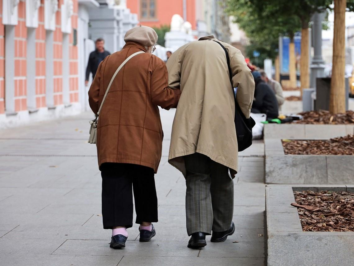 「動作遲緩」不一定是帕金森氏症！醫揭「血管性帕金森」關鍵差異：多從下肢開始，常是中風後遺症