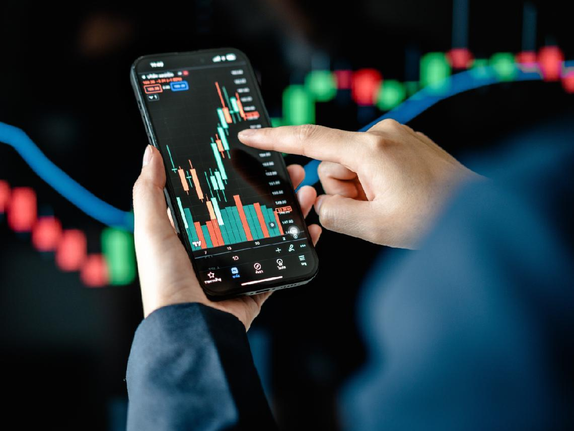 美股續殺、台股恐測26000關！輝達財報還沒出又跌近3%、台積電ADR撐不住…還有哪些變數牽動？