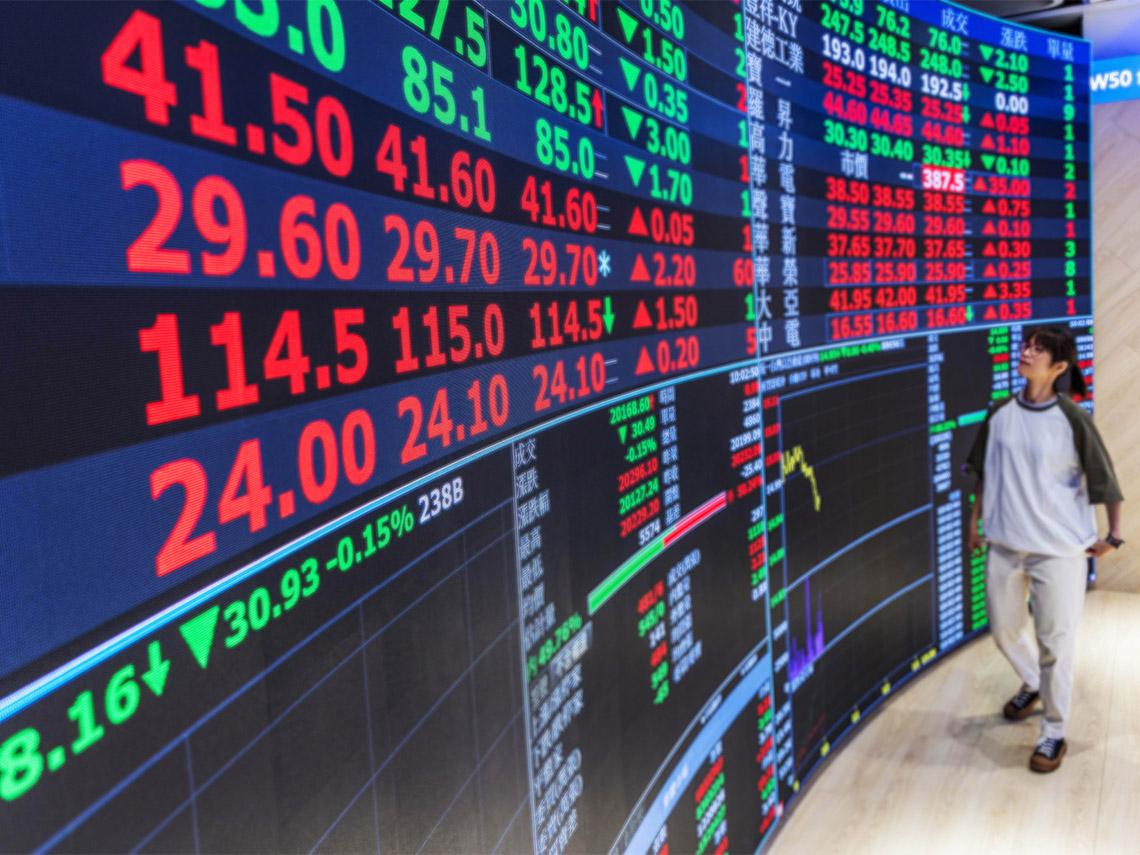  台股盤勢震盪中，誰還有補漲空間？台玻、華通...看季報撿便宜，5檔低估股進可攻退可守