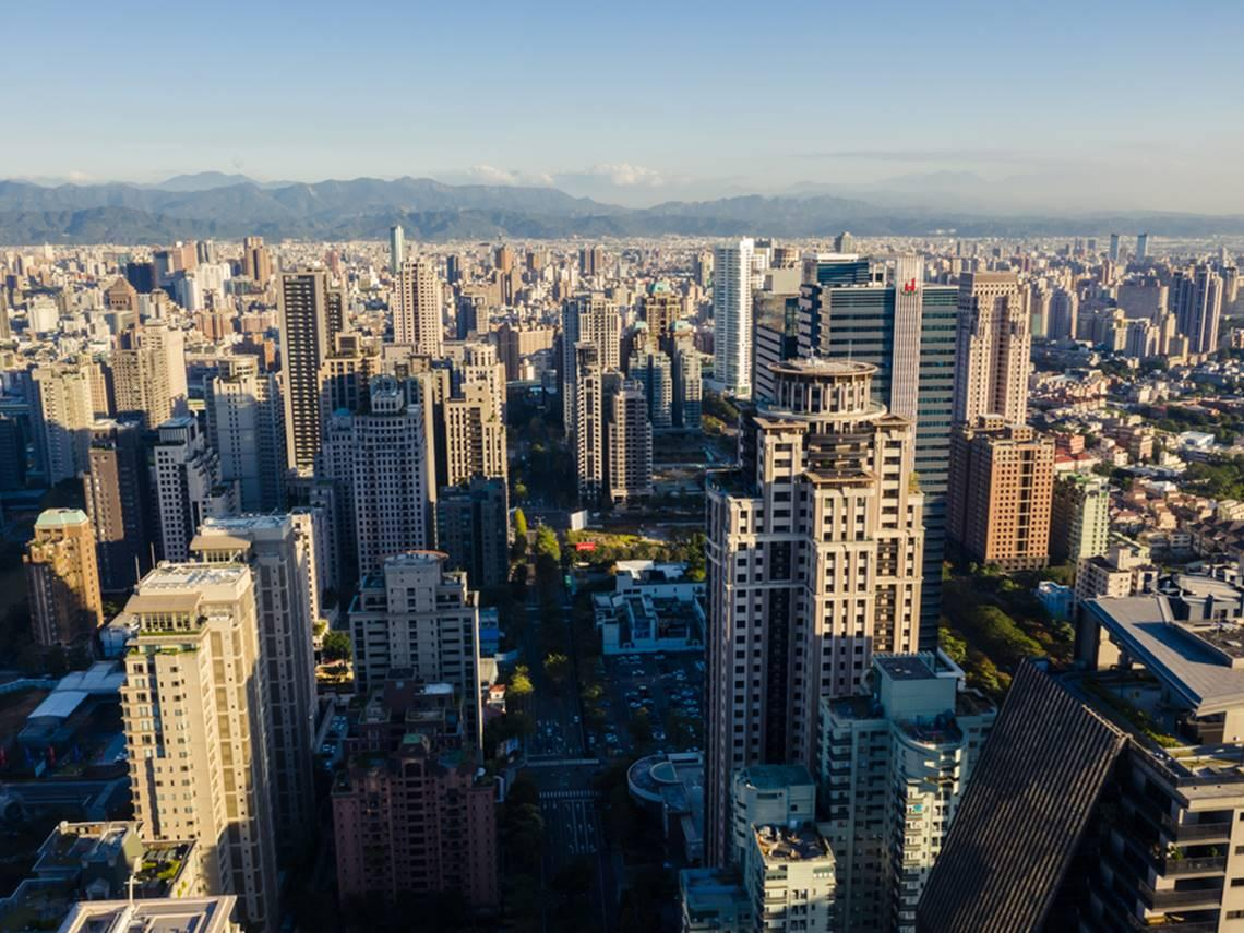 現在還能買房？30年房產總經理示警「先租再觀望」：建商債多到你不敢想「預售屋不是買房，是賭命」