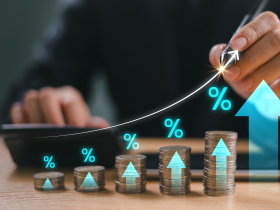 他一年股市提款300萬! 靠E T F配置A l類股 「曾忍住20年沒出國，一直買股票...」