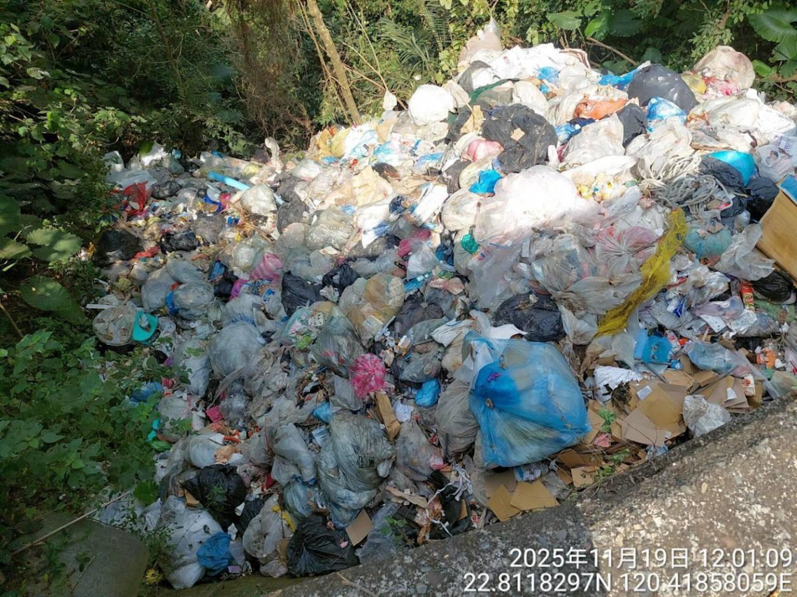 「環工碩士」里長竟毀月世界變垃圾山！父子羈押禁見、開除黨籍…深耕在地16年4連霸、從政歷史起底