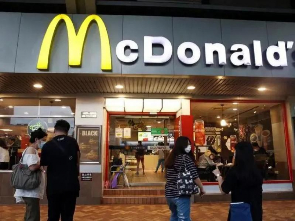 麥當勞內用杯衛生紙一擦「杯口藏黑垢」！他PO文質疑沒衛生，業者回應了，清洗流程曝光