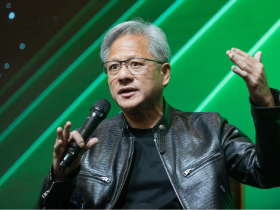 年底績效考核，黃仁勳為何廢除末位淘汰制？獨創「濃湯」用人哲學：考績吊車尾的員工，可能拯救公司