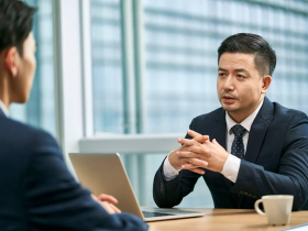 「管理」與「霸凌」差別在哪？主管必學7招「拆解職場霸凌地雷」：合法帶人不踩職安法、勞基法紅線