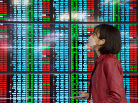 股市震盪怎操作？南亞科、華邦電、貿聯-KY...看好AI成長動能，兩大台股名家「反彈買進」口袋名單曝光