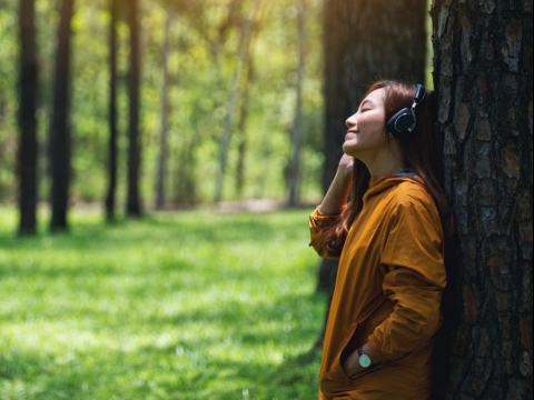 天氣一冷就變懶？煩躁、嗜甜、睡不好…心理師教你4招調整生理時鐘：燈泡換「這種」也有效