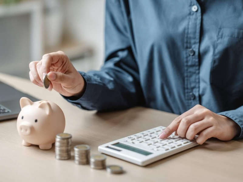 早餐店蛋餅豆漿飆到100元！薪水沒亂花卻越存越少，你其實正在「安靜破產」：高通膨下1招讓錢自己變多