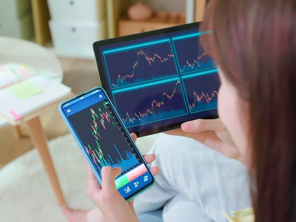 月薪不到3萬的開戶小妹，天天當沖白忙一場「只賺手續費」...1招連續10年抓到翻倍股，30歲就財務自由