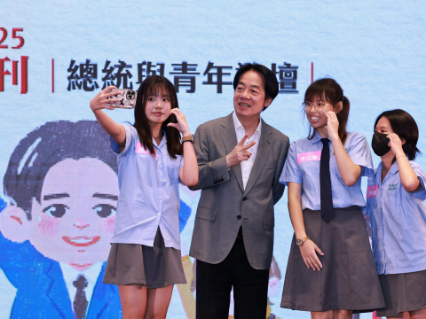 總統與青年論壇》48組提案8組獲獎！從演算法到永續安全城市 ⋯561個提問高中生最關心哪些議題？