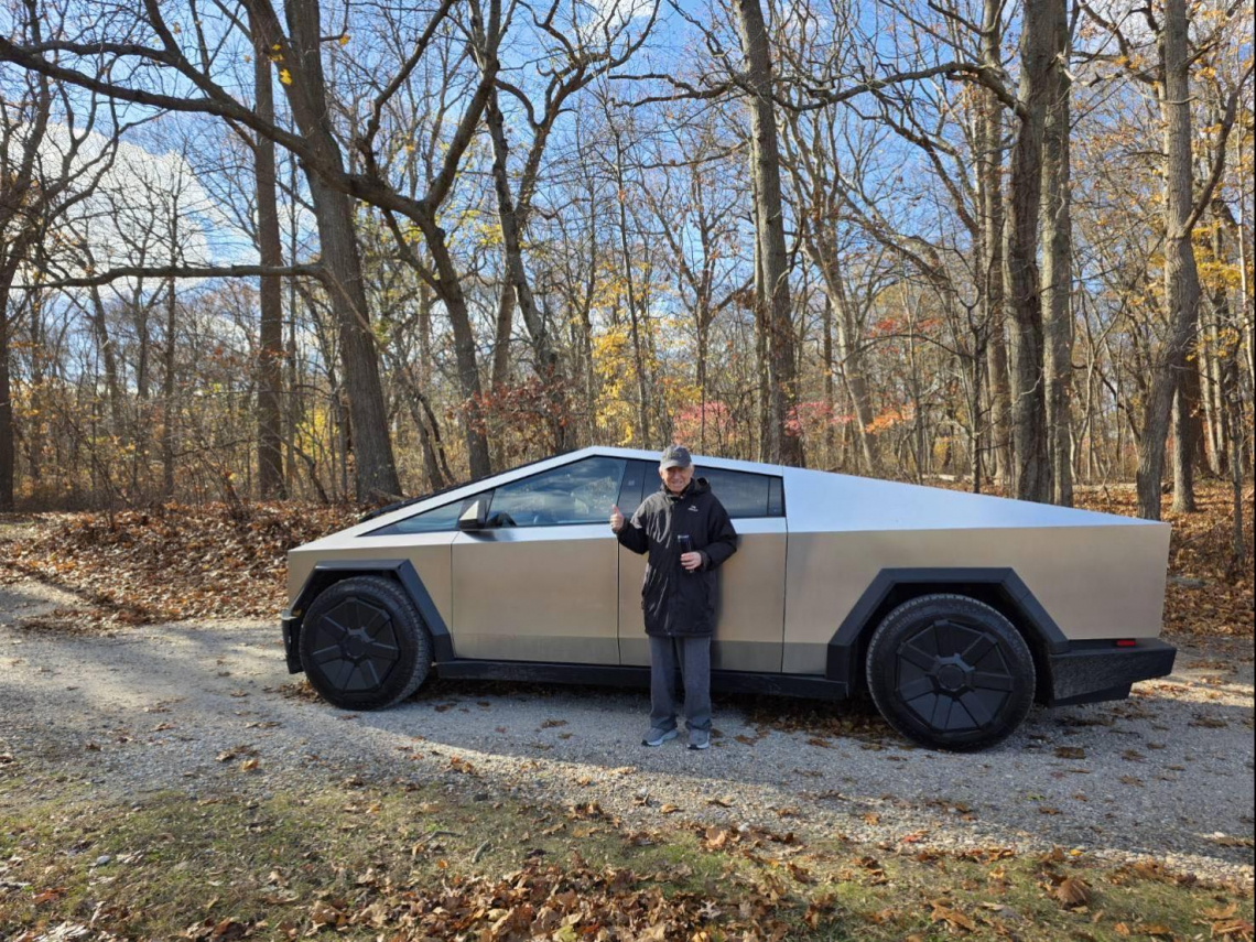 曹興誠體驗特斯拉「全自駕」喊興奮：劃時代汽車工業革命來臨！談抗共保台「保持快樂就是最好報復」