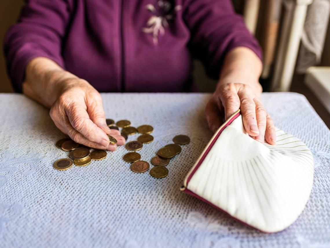 76歲雙胞胎奶奶住2千萬豪宅，存款只有8萬「連三餐、電費都付不出」窮到申請補助，為何不賣房？辛酸原因曝光