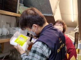 春水堂公益店誤將「清潔液」沖茶給客人喝！喉嚨灼傷、食安處勒令停業…誤喝碳酸氫鈉怎麼自救？