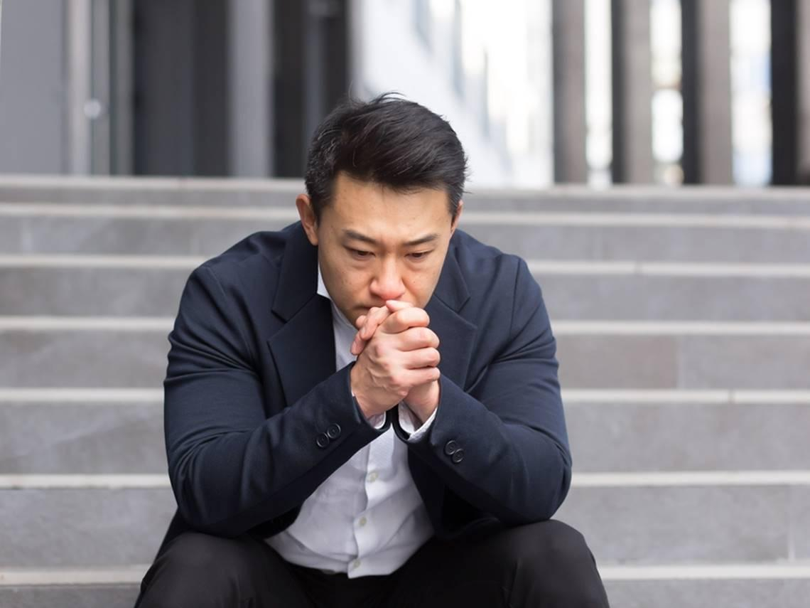 「我在鬼門關，資產被搬空」銀行主管心肌梗塞，手足趁他昏迷蓋手印轉移財產：家人背叛比病痛傷更深