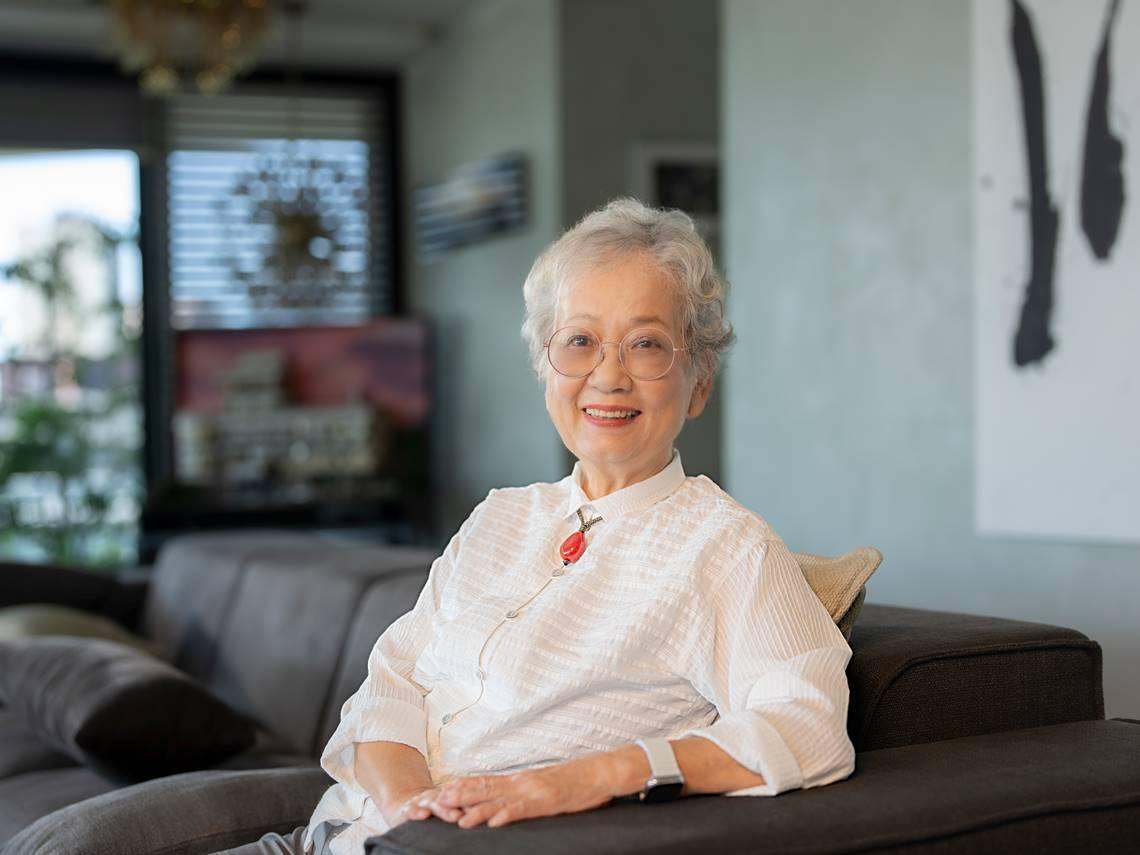 80歲退休中風，復健進進退退…簡靜惠學習「與病共存」：人生不會時時在進步「我是一方面好、一方面老」