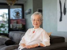 80歲退休中風，復健進進退退…簡靜惠學習「與病共存」：人生不會時時在進步「我是一方面好、一方面老」