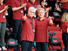 封裝大戰 「台積不會盲目擴產」  雲端客搶不到產能變心 CoWoS不夠賣  英特爾能搶單？