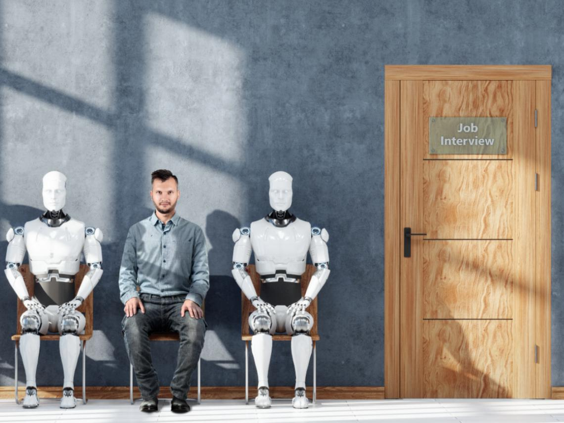 自動駕駛技術成熟，為何客機仍需兩名機師？從各行各業「超級鐵飯碗」看：哪些工作AI難以取代