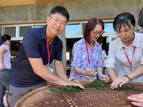 「想拔草，還是抓福壽螺？」一堂宜蘭小學食農課 田裡斑龜、鱔魚、鱉共聚！他想教孩子什麼