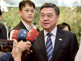 要求總統國情報告「即問即答」，卓榮泰批違憲！諸多法案不讓審、不讓過：要被敲桌咆哮「我去就好」