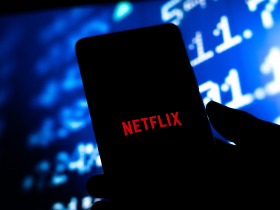 Netflix併購華納恐卡關？川普政府態度「高度疑慮」...勁敵派拉蒙急跳腳，反壟斷疑慮浮現