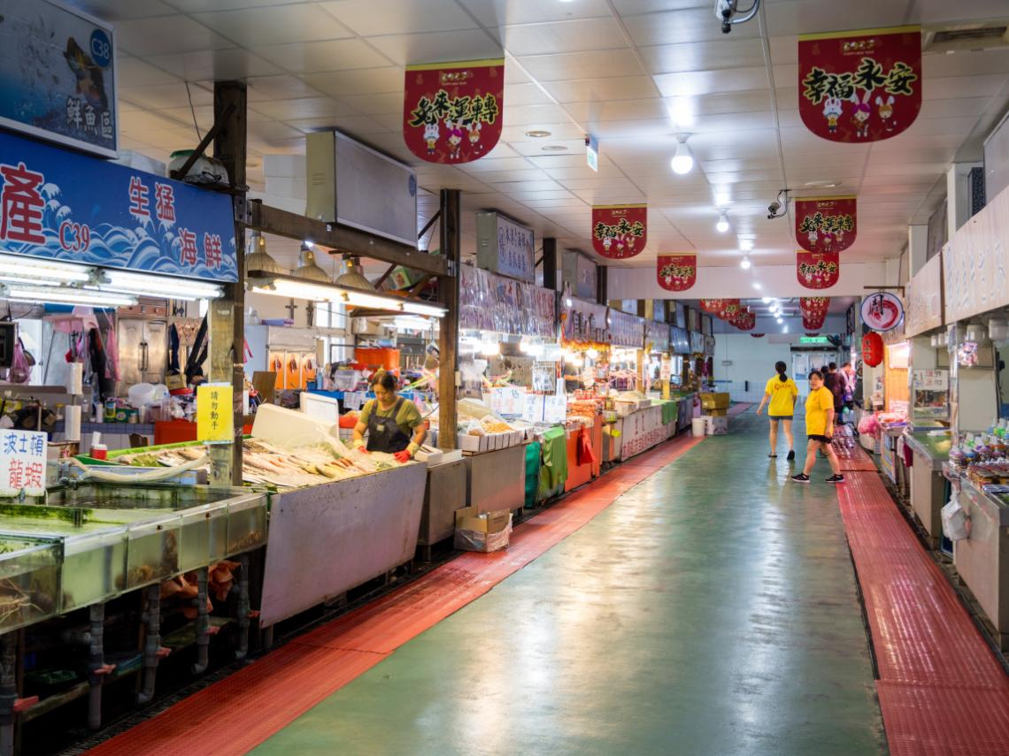 3年內倒掉91個！傳統市場正以「驚人速度」消失...不光是被超市搶走！賣菜郎揭客源萎縮5大原因