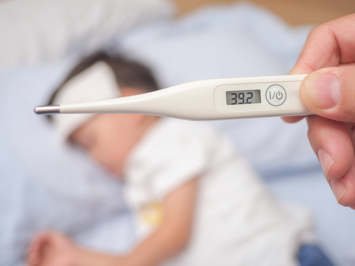 B流中鏢拉肚子跟腸胃炎哪不同？醫揭B型流感典型症狀「診所驗出不少」…一表看懂AB流感、感冒差異