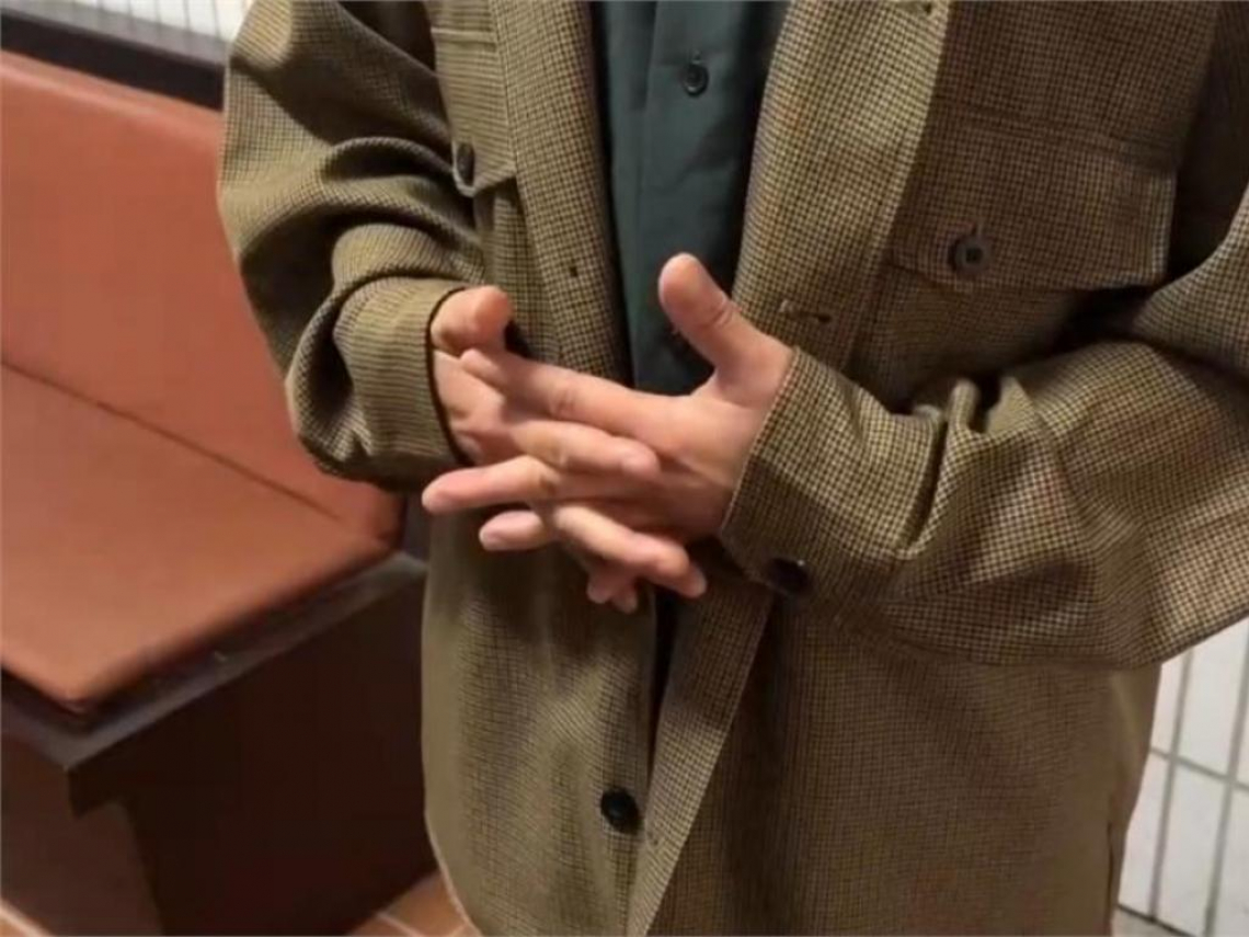 醫大生遭無照酒駕男撞亡！主播爸泣「看著孩子出生到太平間認屍」穿亡兒衣出庭：盼國民法官給重刑