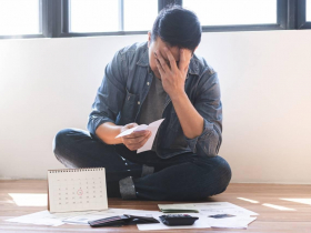 55歲存2千萬提早退休很安穩？他退休半年股市暴跌、租客搬光，資產蒸發1千萬...哀求下屬「讓我回去上班」