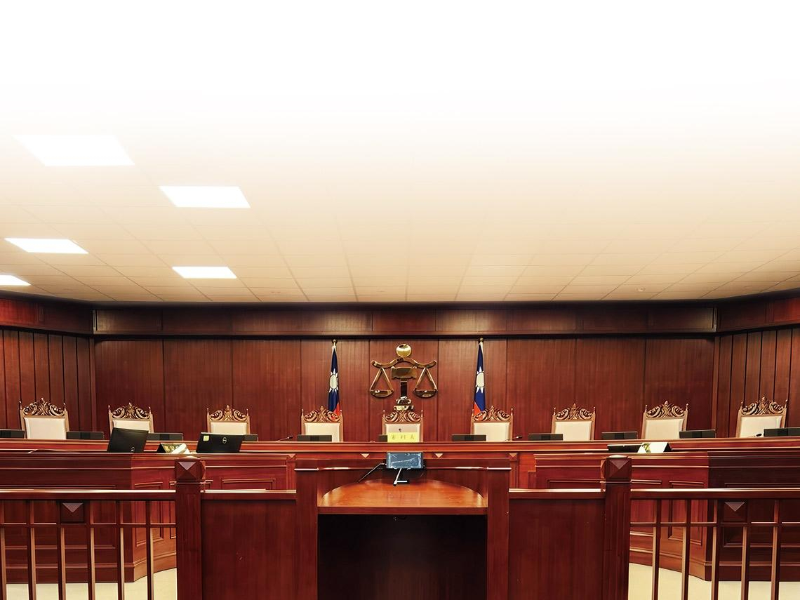 人民最後救濟管道，被國會擴權癱瘓400天  立院修法侵犯憲政分立，    部分大法官卻「棄械投降」 三道解方即刻重啟憲法法庭