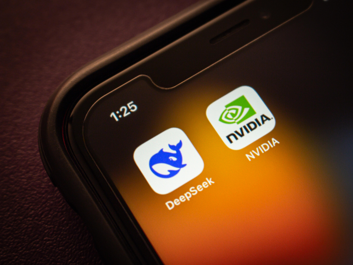 DeepSeek偷用Blackwell晶片？輝達駁斥沒接獲「幽靈資料中心」線報！川普放行H200北京會買？