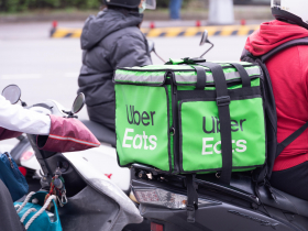 外送費要漲了？Uber執行長稱專法禁止疊單「每單要多付20元」...工會駁斥：防止平台剋扣報酬
