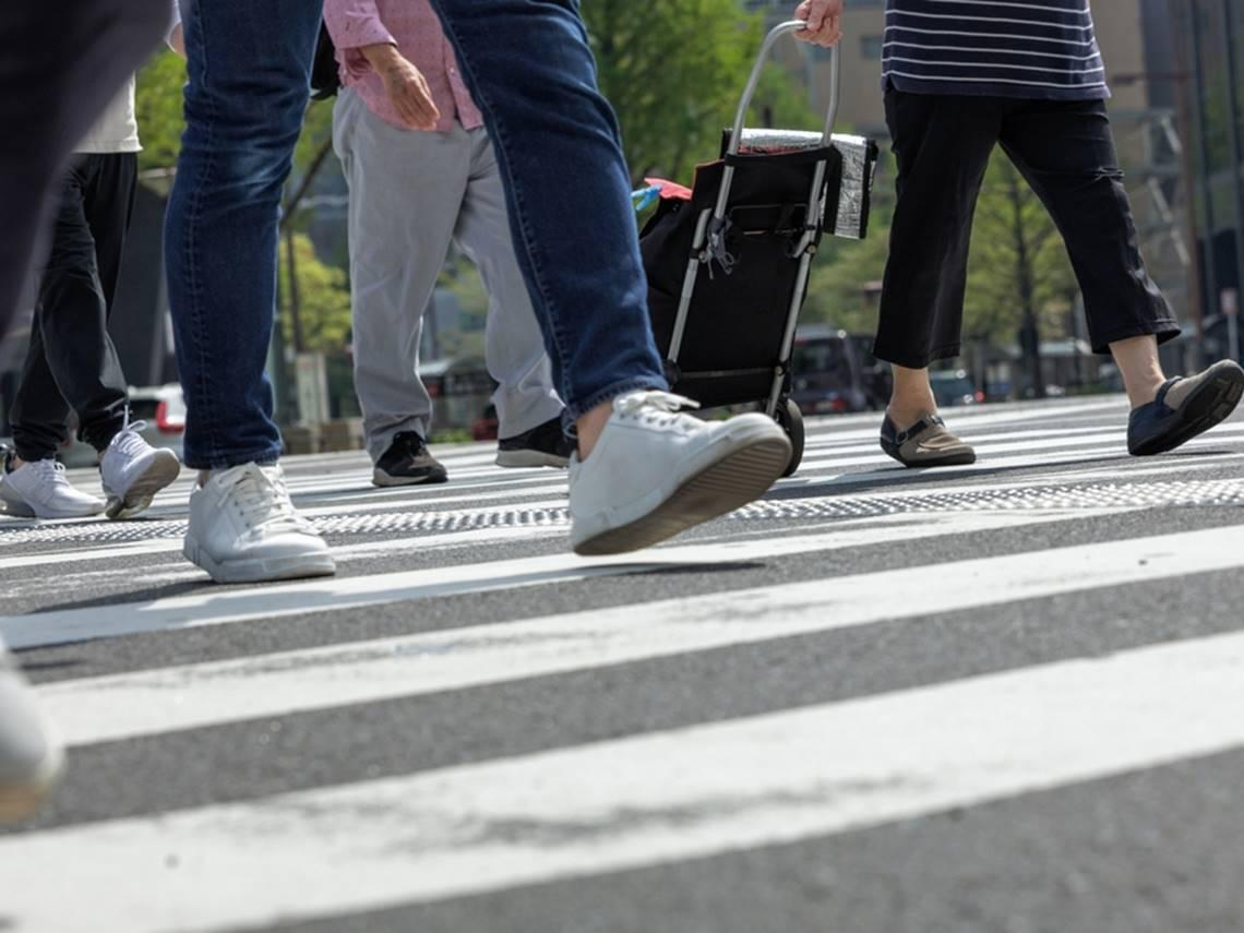 走路「這姿勢」失智風險飆3倍！醫學博士教你用「斑馬線」自測大腦健康：走路3訣竅「護腦又抗老」