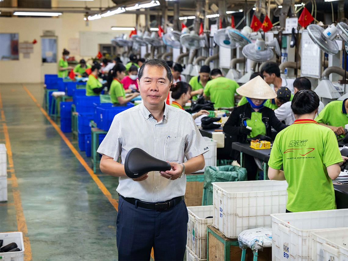 直擊鋒明越南廠疫後自救！庫存清成、營收返常軌...自行車坐墊東協霸主，3招斷尾重生術