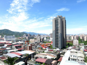 雙北公寓房價跌8-10%、重回4年前水準！「七都」大樓上季全面下修：賣方開始急了，這兩地砍最兇
