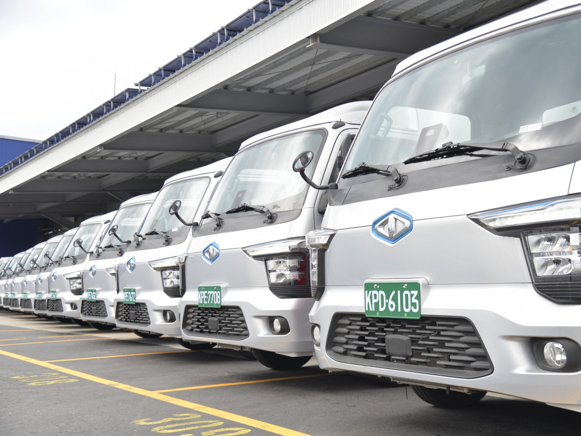 新竹物流首支「EV物流車隊」，從電芯到馬達全是MIT！鴻海集團、士林電機等零組件業者秀造車實力
