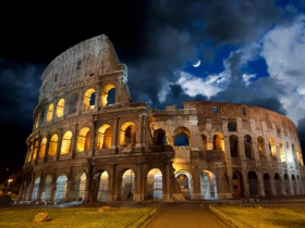 全球景點掀「夜間旅遊」浪潮！羅馬競技場、泰姬陵開啟深夜模式，解鎖極端高溫下的觀光新趨勢