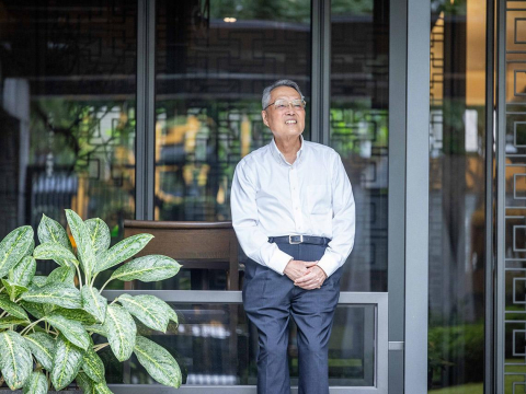 歷經心梗中風，心臟放14根支架仍活躍！81歲施振榮揭「簡單」養生訣：不健康的日子越短越好